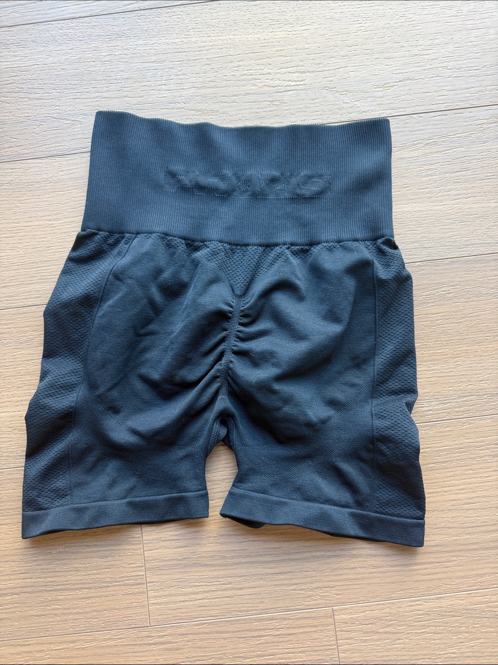 High-Rise navy Scrunch-Back Fitness Shorts